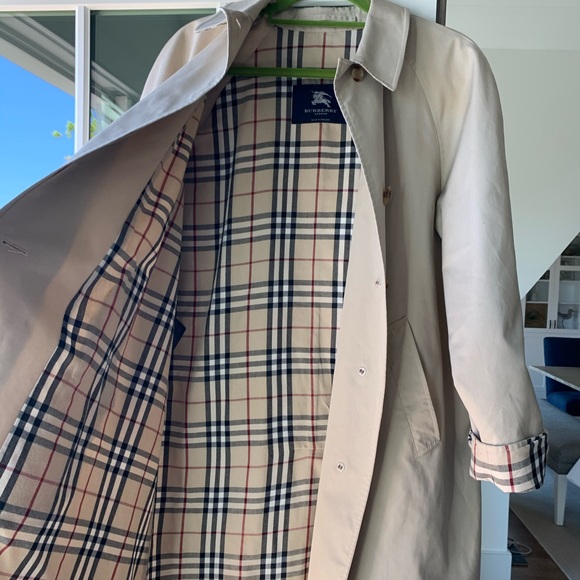 Medium length Burberry Trench Coat - Picture 3 of 4